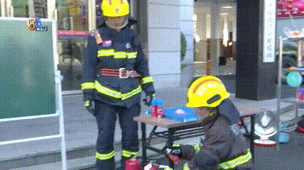 DƬ